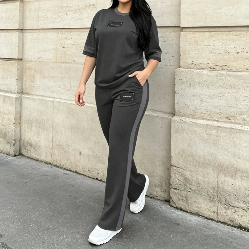 🔥✨Conjunto deportivo de verano: una camiseta informal de rayas combinada con pantalones deportivos largos, confeccionados con un tejido transpirable y fresco de alta calidad.