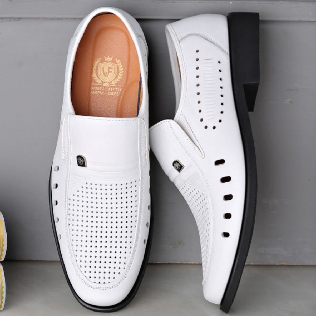 【38-44】 Zapatos casuales de cuero transpirables con diseño calado para hombre, verano 2026