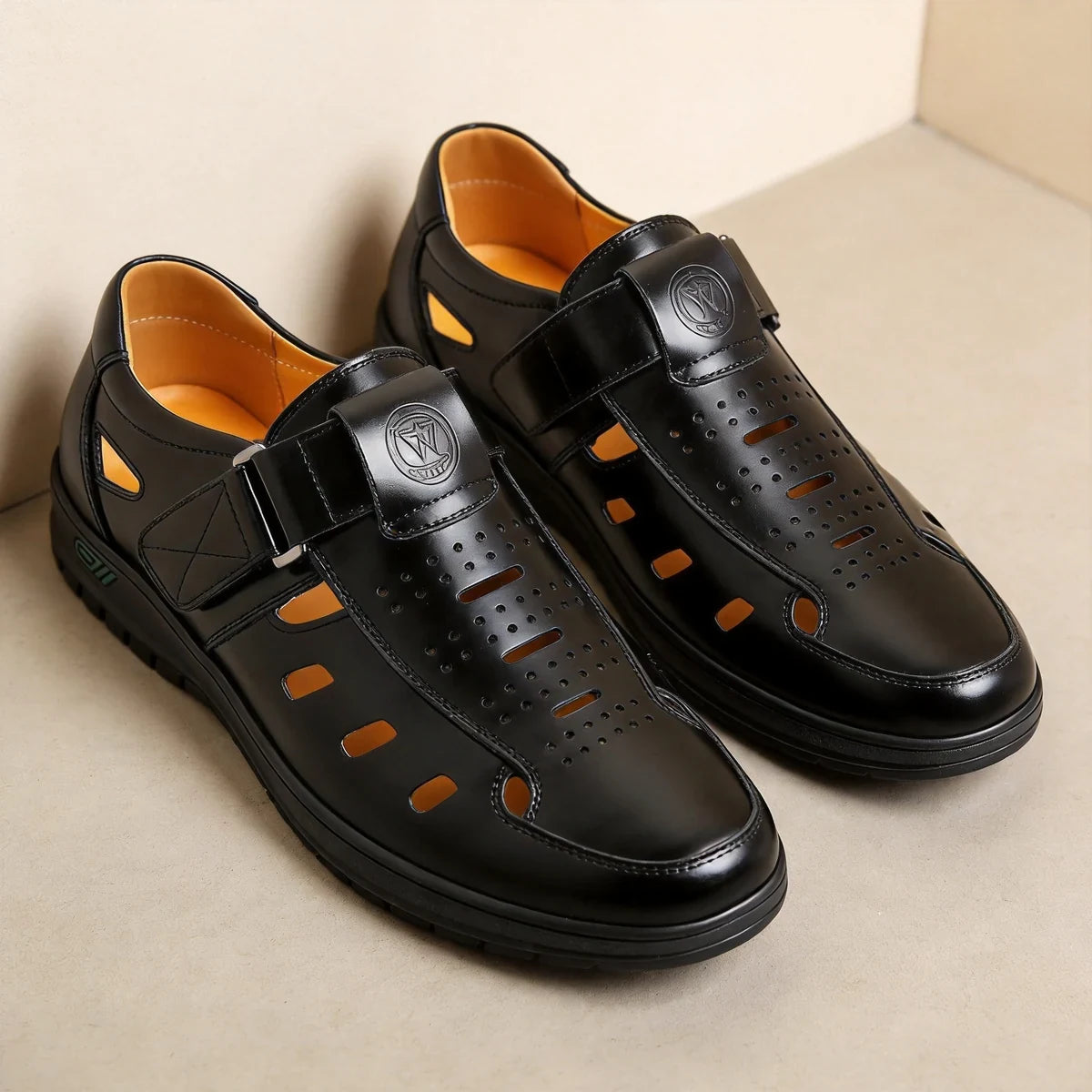 【38-44】👞Sandalias casuales antideslizantes de cuero genuino transpirables con diseño calado para hombre, colección verano 2026
