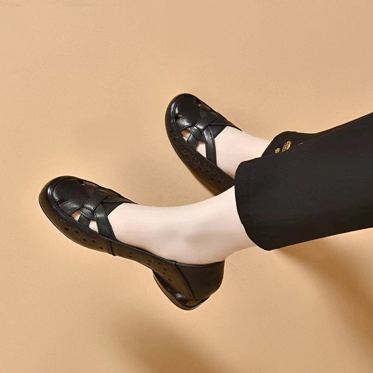 【35-40】2025 Nové dámské sandály z pravé kůže na nízkém podpatku s kulatou špičkou z přírodní kůže.