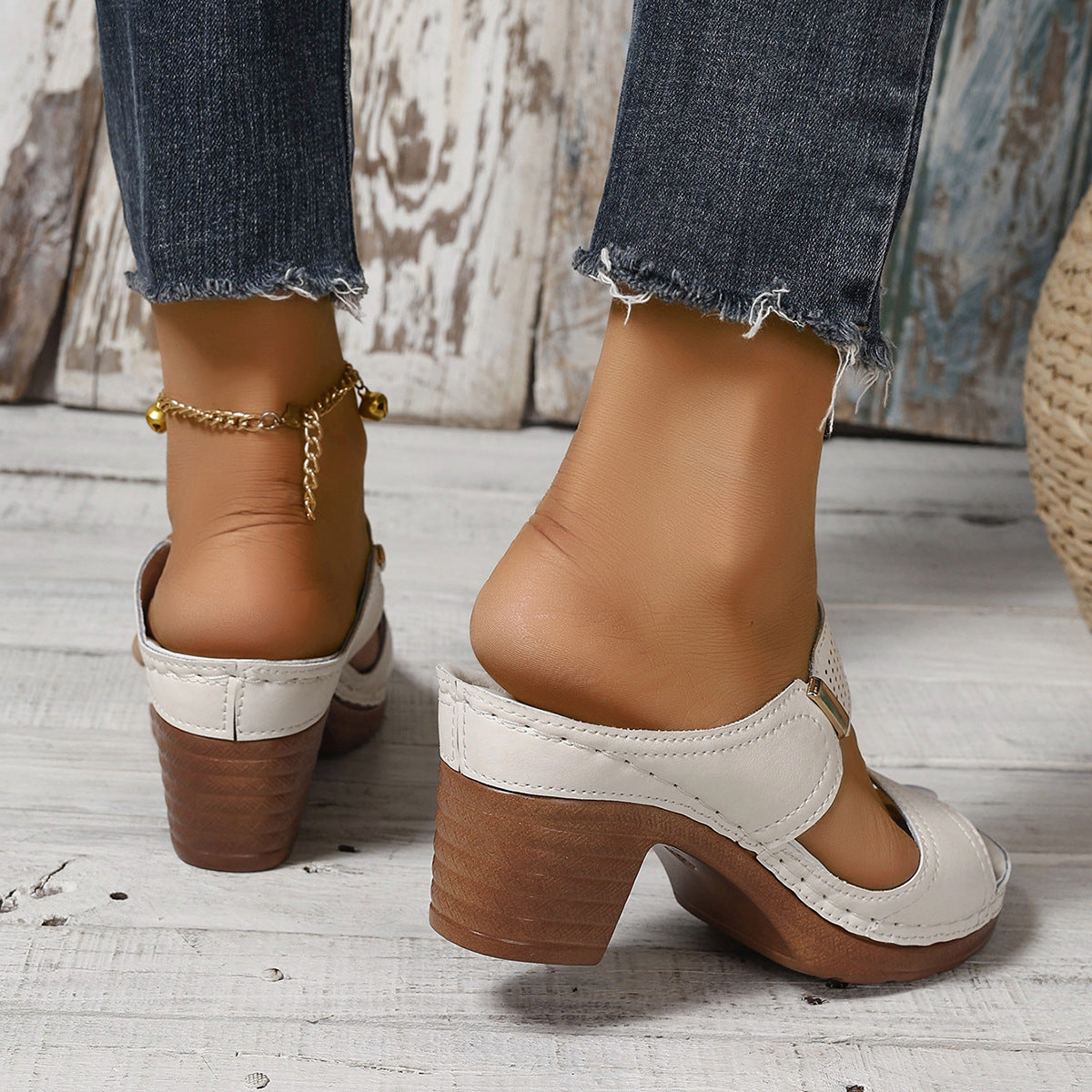 【36-43】Léto 2025 Velké dámské pantofle s robustním podpatkem, lehké duté jednobarevné