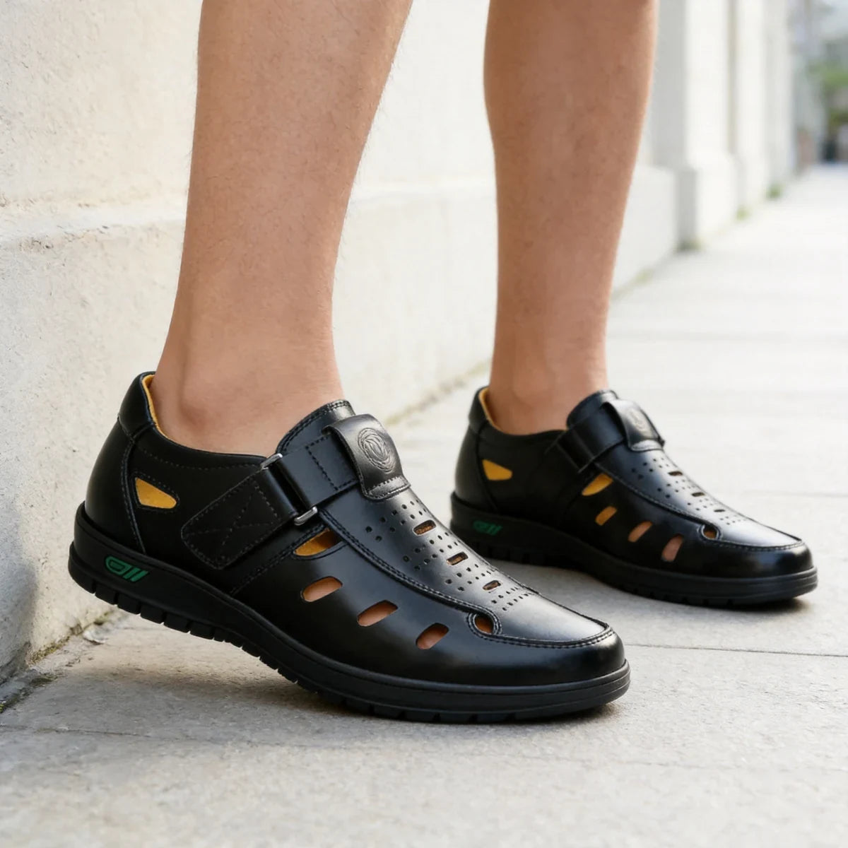 【38-44】👞Sandalias casuales antideslizantes de cuero genuino transpirables con diseño calado para hombre, colección verano 2026