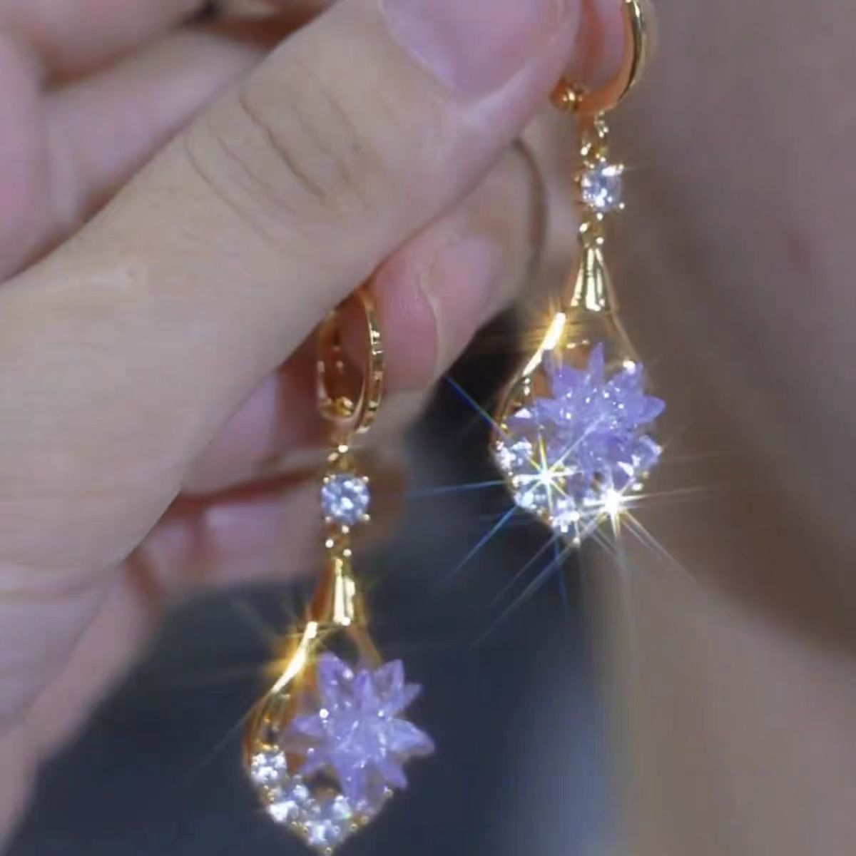 【Kup 1, odbierz 1 za darmo】✨✨Szlachetne kolczyki kwiatowe z cyrkonitem i diamentami, projekt niszowy, eleganckie, wszechstronne – nowe mody 2025-4175511