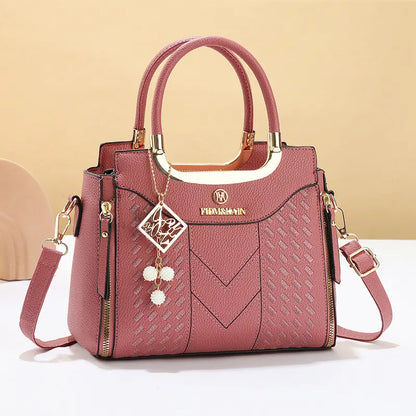 Bolso bandolera para mujer con costuras en forma de V, herrajes dorados, múltiples compartimentos y asa superior.