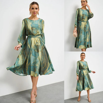 elegante vestido verde de manga larga con falda