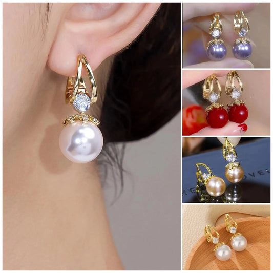 ✨💕 Pendientes franceses de lujo con diamantes y perlas, que complementan a la perfección cualquier atuendo.