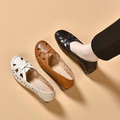 【35-40】2025 Nové dámské sandály z pravé kůže na nízkém podpatku s kulatou špičkou z přírodní kůže.