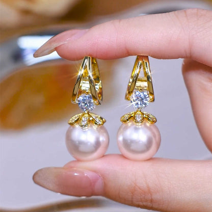 ✨💕 Pendientes franceses de lujo con diamantes y perlas, que complementan a la perfección cualquier atuendo.
