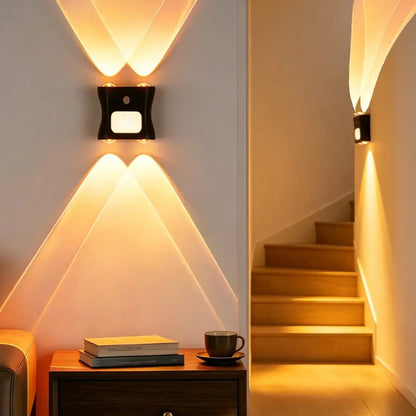 Lámpara de pared ambiental magnética RGB con sensor de movimiento y funciones de control remoto.