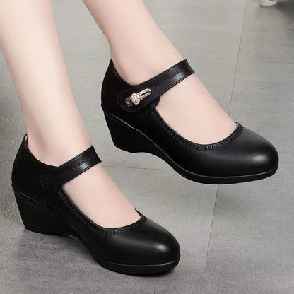 🏆👡【35-41】Zapatos de piel suave con suela blanda y tacón de cuña antideslizantes para madres