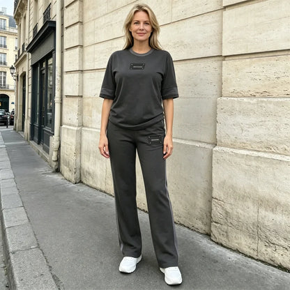 🔥✨Conjunto deportivo de verano: una camiseta informal de rayas combinada con pantalones deportivos largos, confeccionados con un tejido transpirable y fresco de alta calidad.