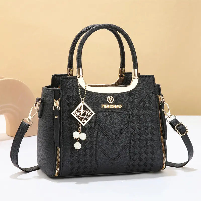 Bolso bandolera para mujer con costuras en forma de V, herrajes dorados, múltiples compartimentos y asa superior.