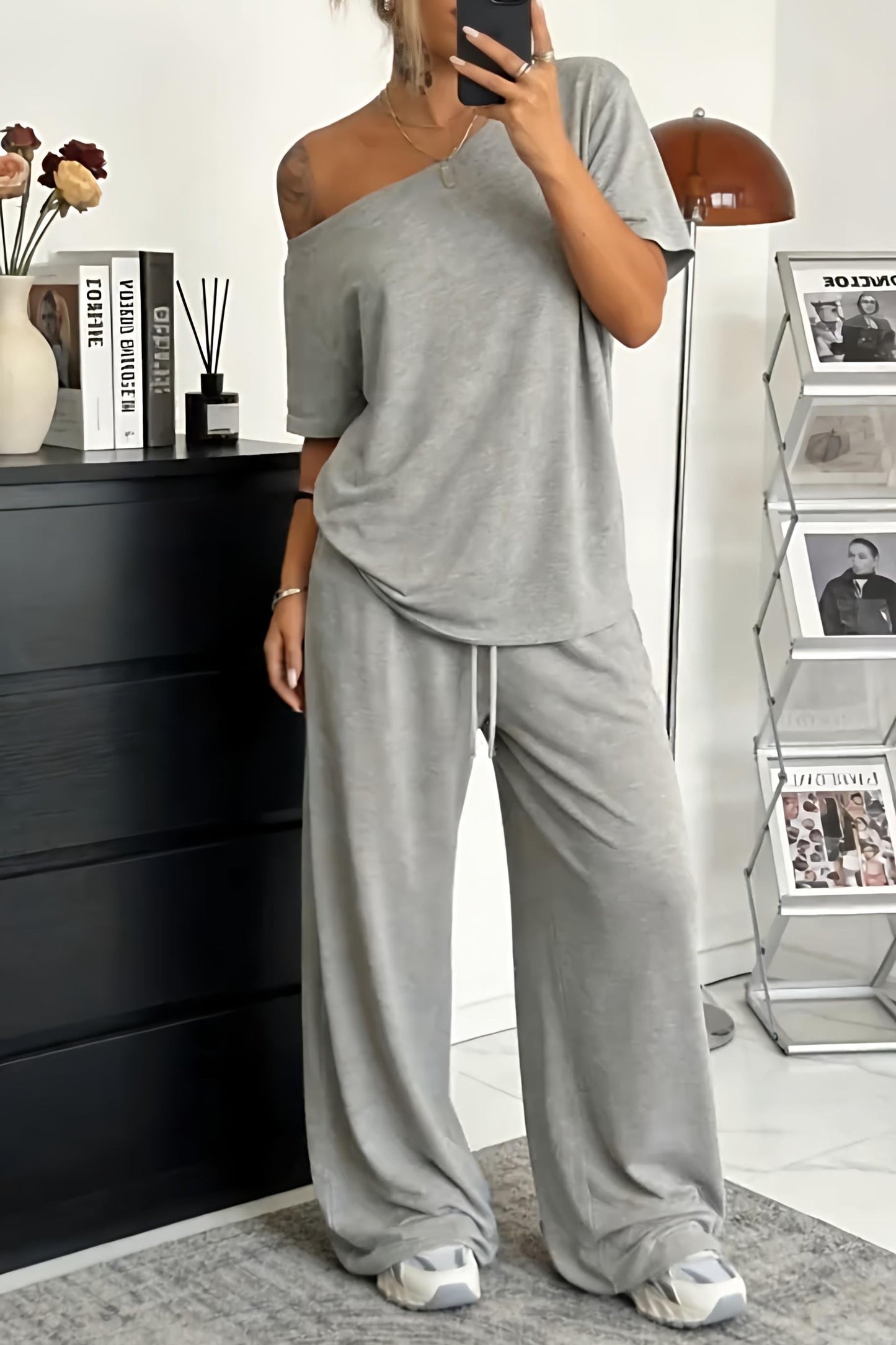 【S-5XL】Set 2026 Elegantní tričko s krátkým rukávem, odhalenými rameny + volné kalhoty se stahovací šňůrkou a široké boty 😍 Nezbytný kousek na léto!