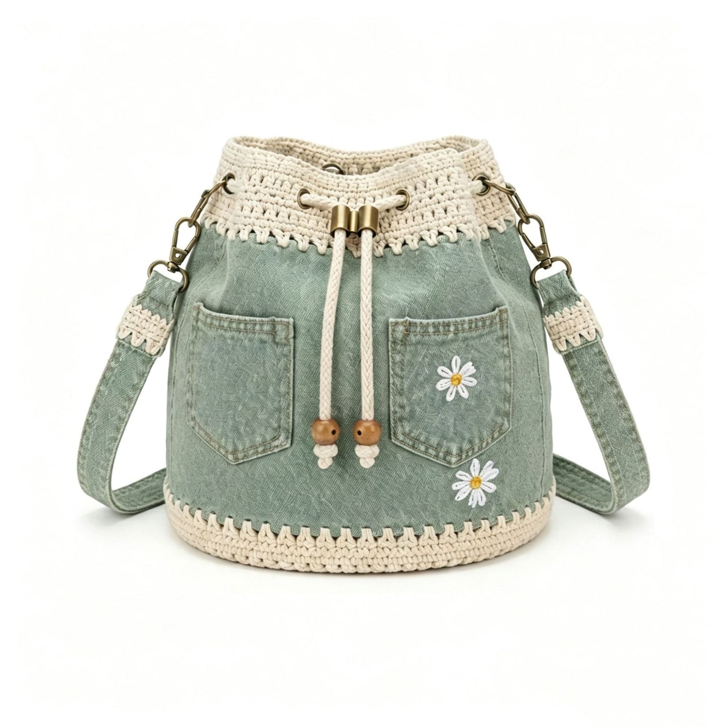 Un bolso de mezclilla trenzada de estilo bohemio que complementará cualquier atuendo ✨